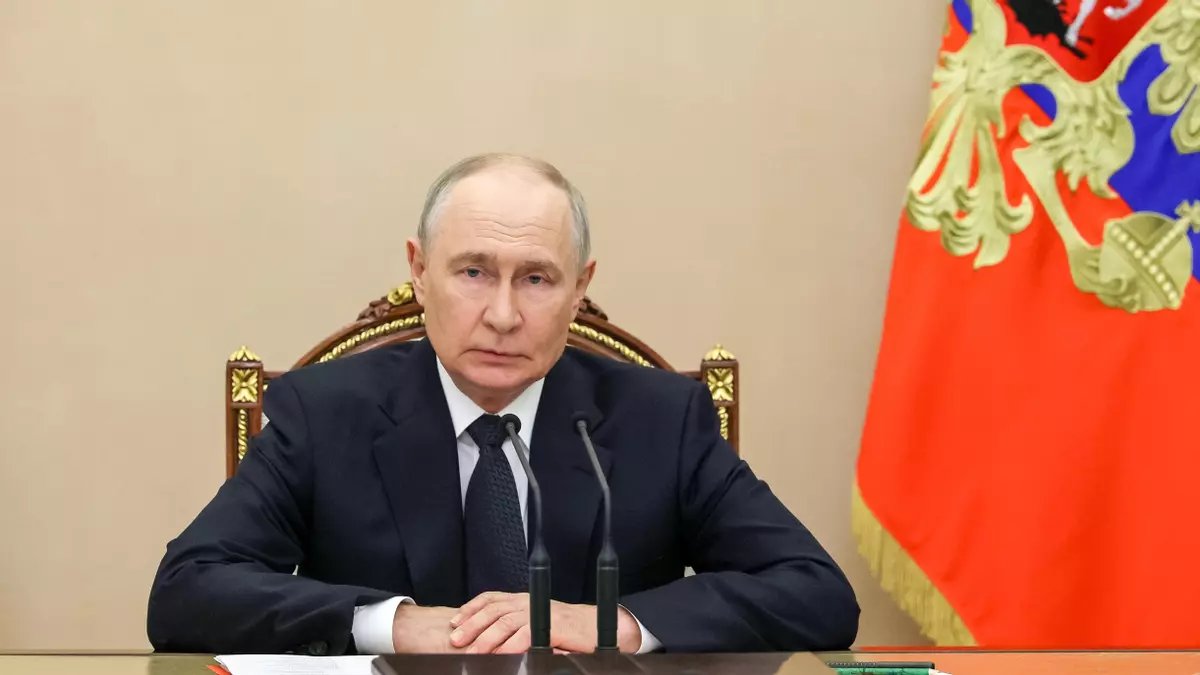 El presidente de Rusia, Vladímir Putin, en una reunión con miembros del Consejo de Seguridad ruso.