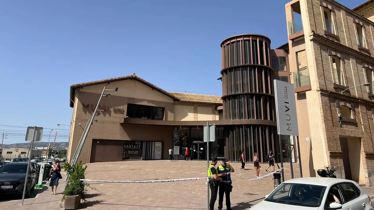 Imagen del Museo de Villena acordonado tras el robo del Tesoro.