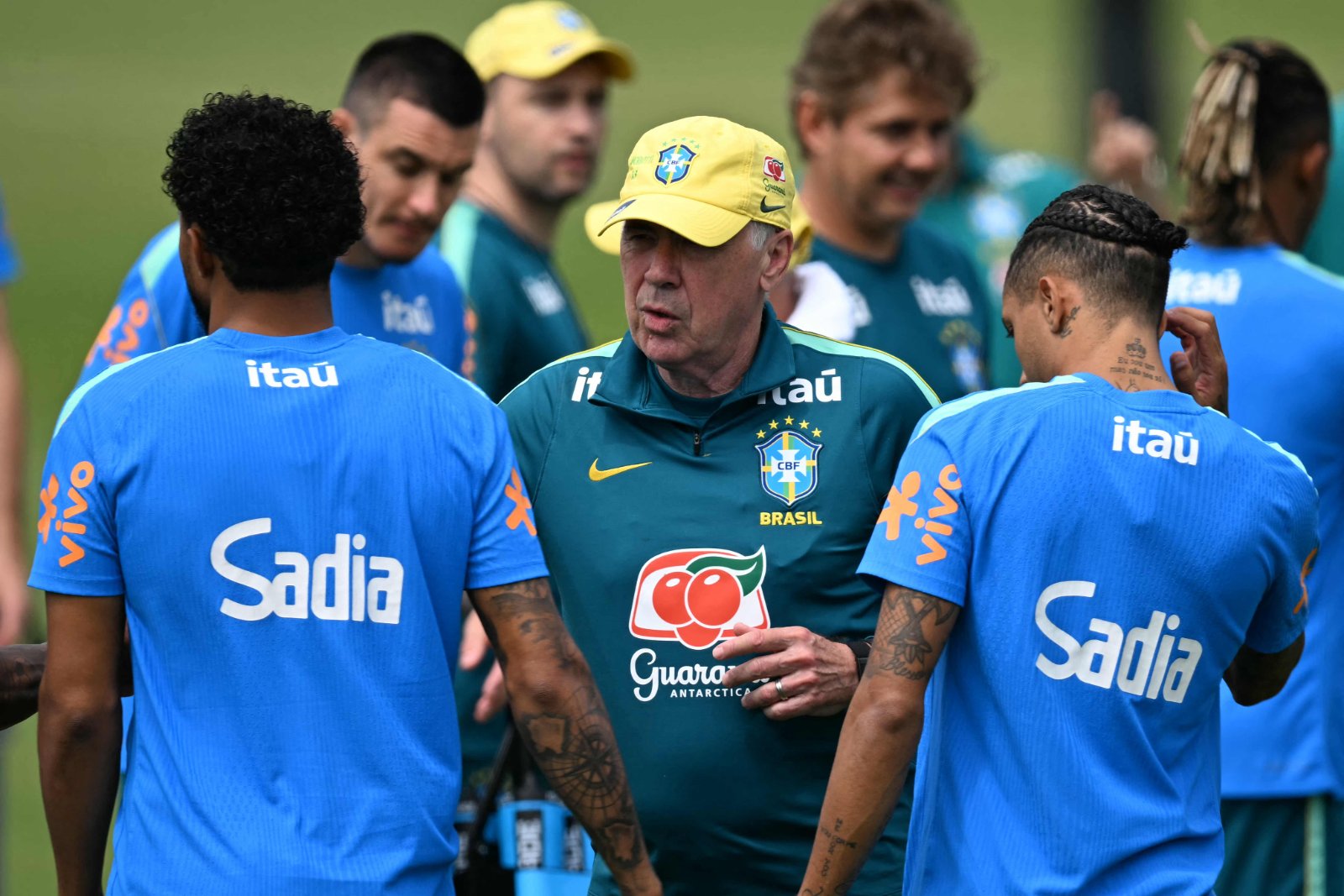 Carlo Ancelotti en el entrenamiento de la selección brasileña